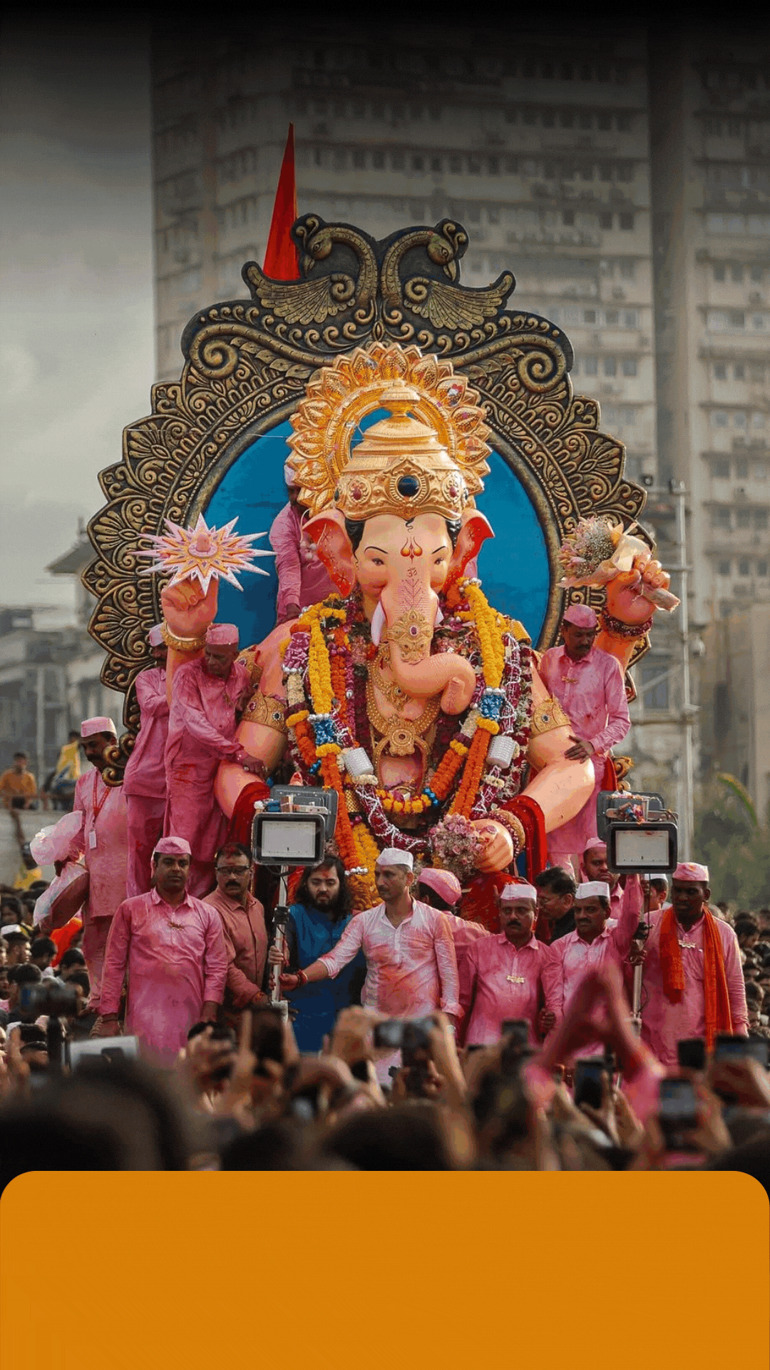 Ganesh Visarjan 2025 rituals with devotees offering prayers before immersion