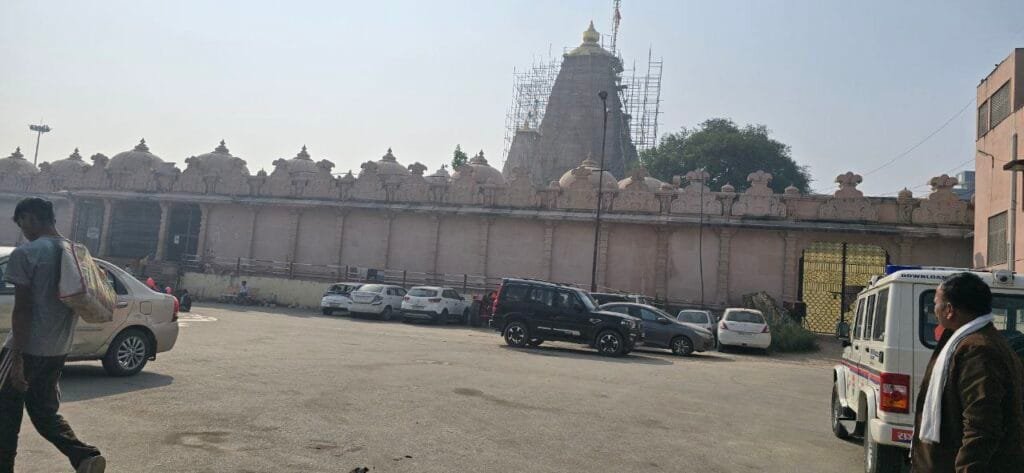 Sanwariya Seth Mandir Dharamshala Parking